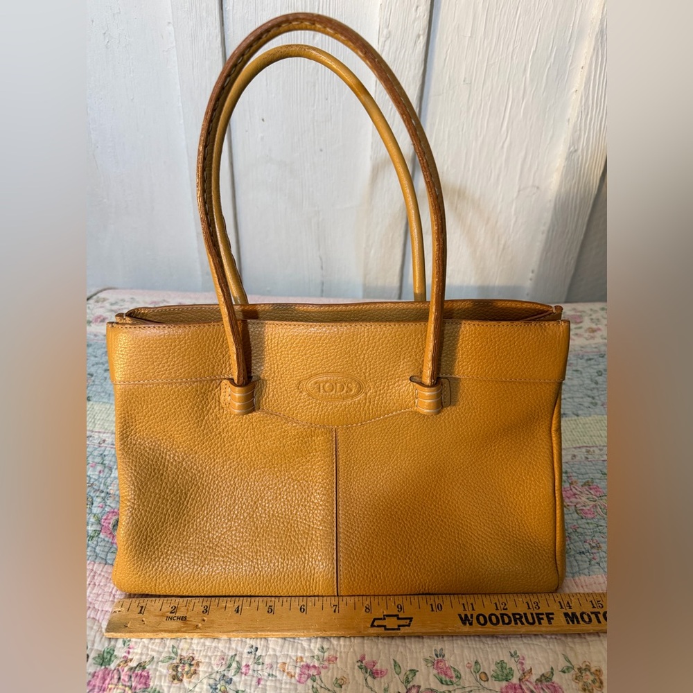 EUC Tod's Beige Pebbled Leather Medium Mocassino Tote - Picture 14 of 16